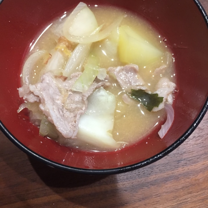 豚肉たっぷりのごま油風味の豚汁！